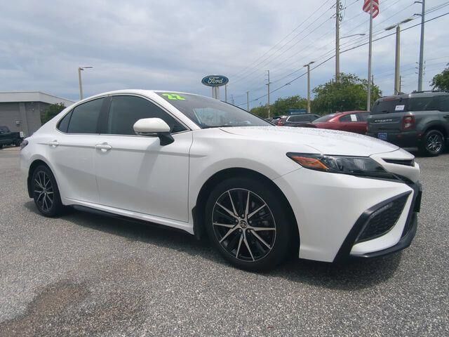 2022 Toyota Camry SE — photo 1 of 22