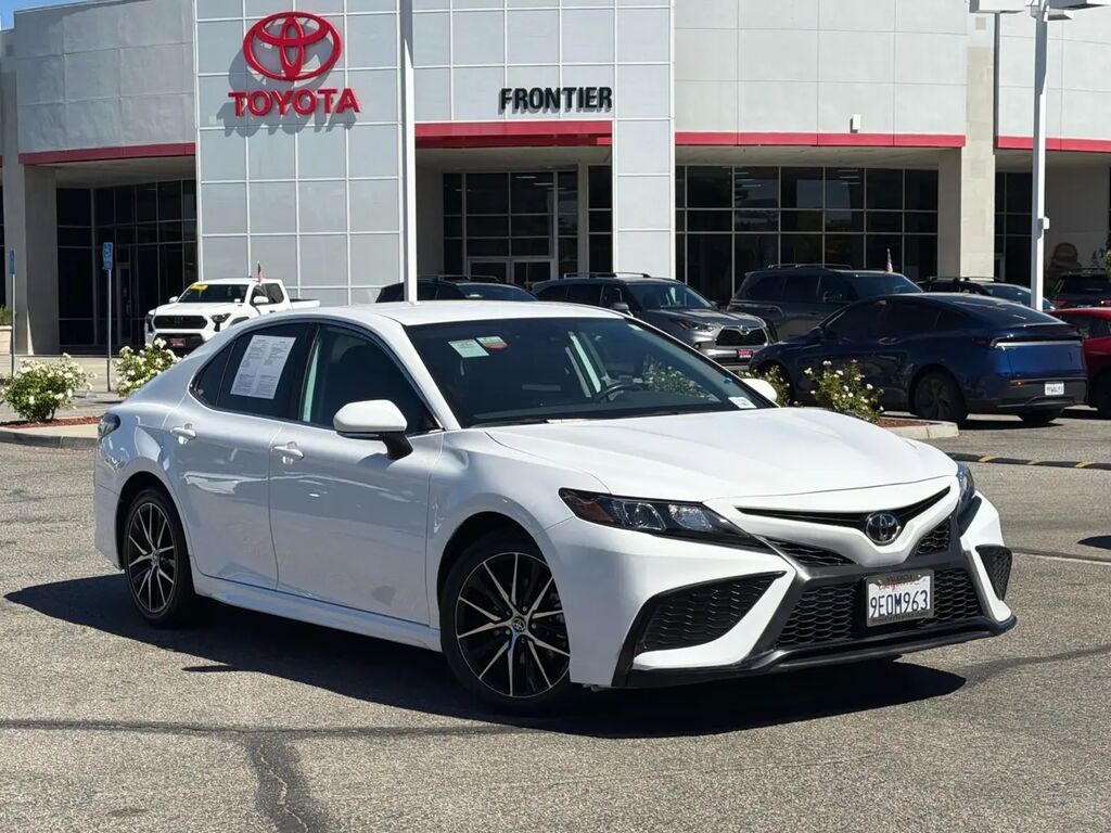 2023 Toyota Camry SE — photo 1 of 13