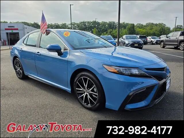 2024 Toyota Camry SE — photo 1 of 13