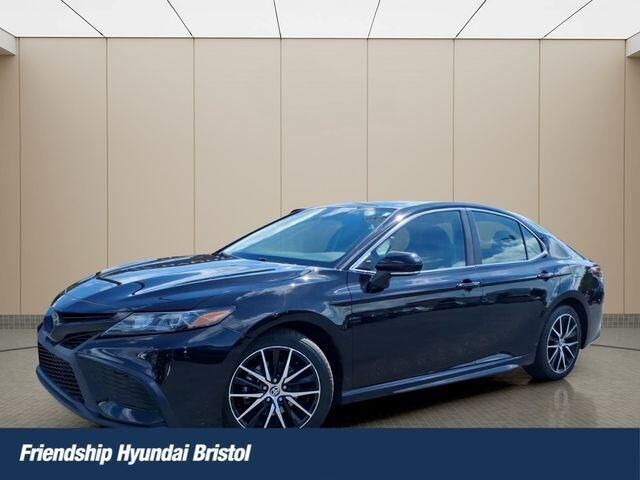2024 Toyota Camry SE — photo 1 of 10
