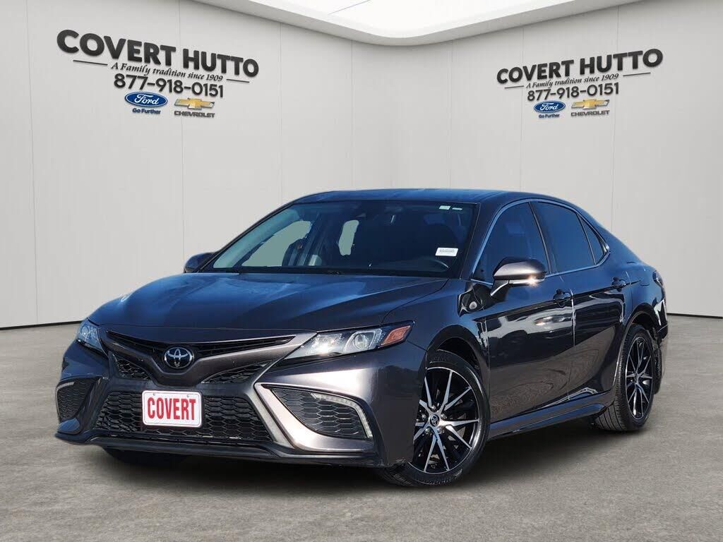 2024 Toyota Camry SE — photo 1 of 14