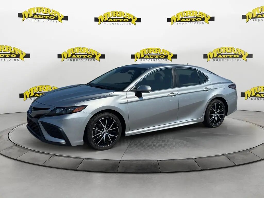 2024 Toyota Camry SE — photo 1 of 16