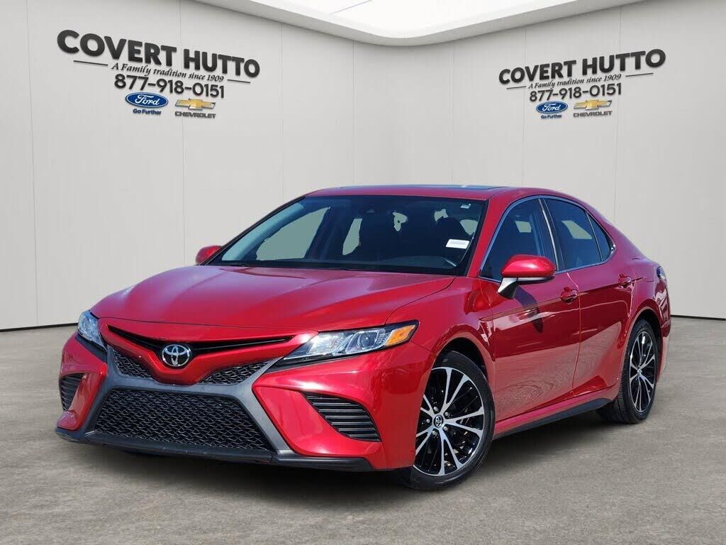 2020 Toyota Camry SE — photo 1 of 2