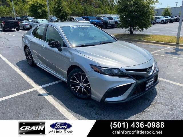 2022 Toyota Camry SE — photo 1 of 13