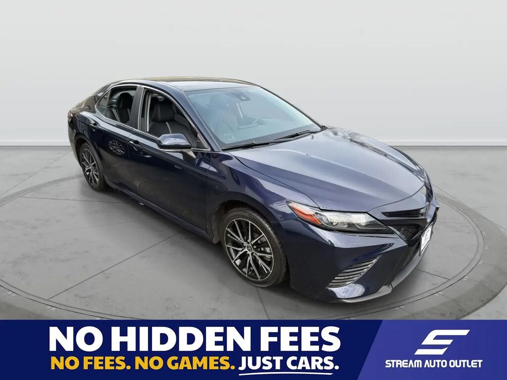 2022 Toyota Camry SE — photo 1 of 10