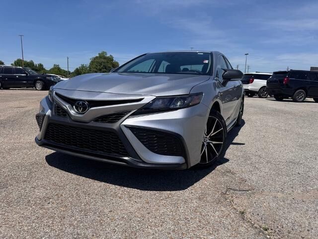 2024 Toyota Camry SE — photo 1 of 15