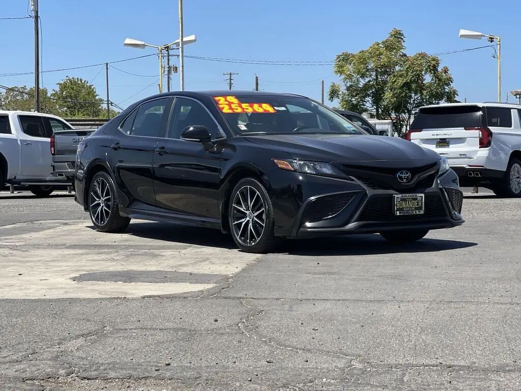 2024 Toyota Camry SE — photo 1 of 39
