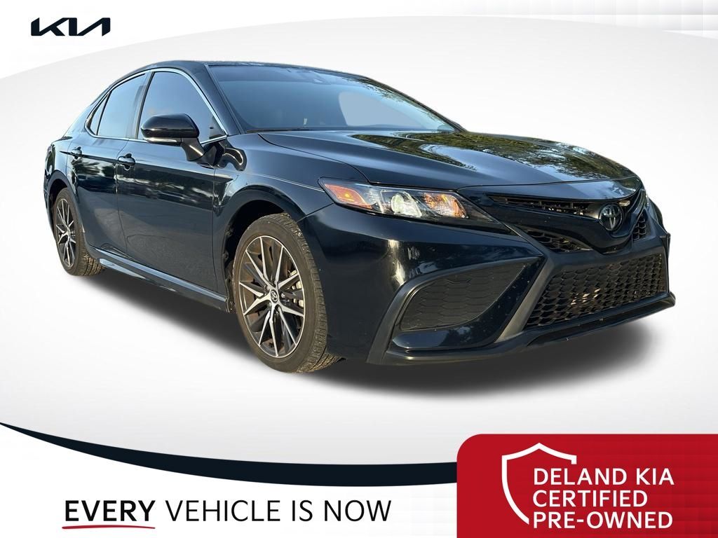 2024 Toyota Camry SE — photo 1 of 13