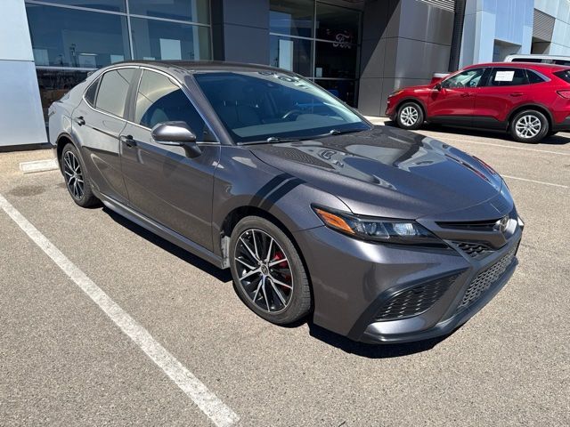 2022 Toyota Camry SE — photo 1 of 13