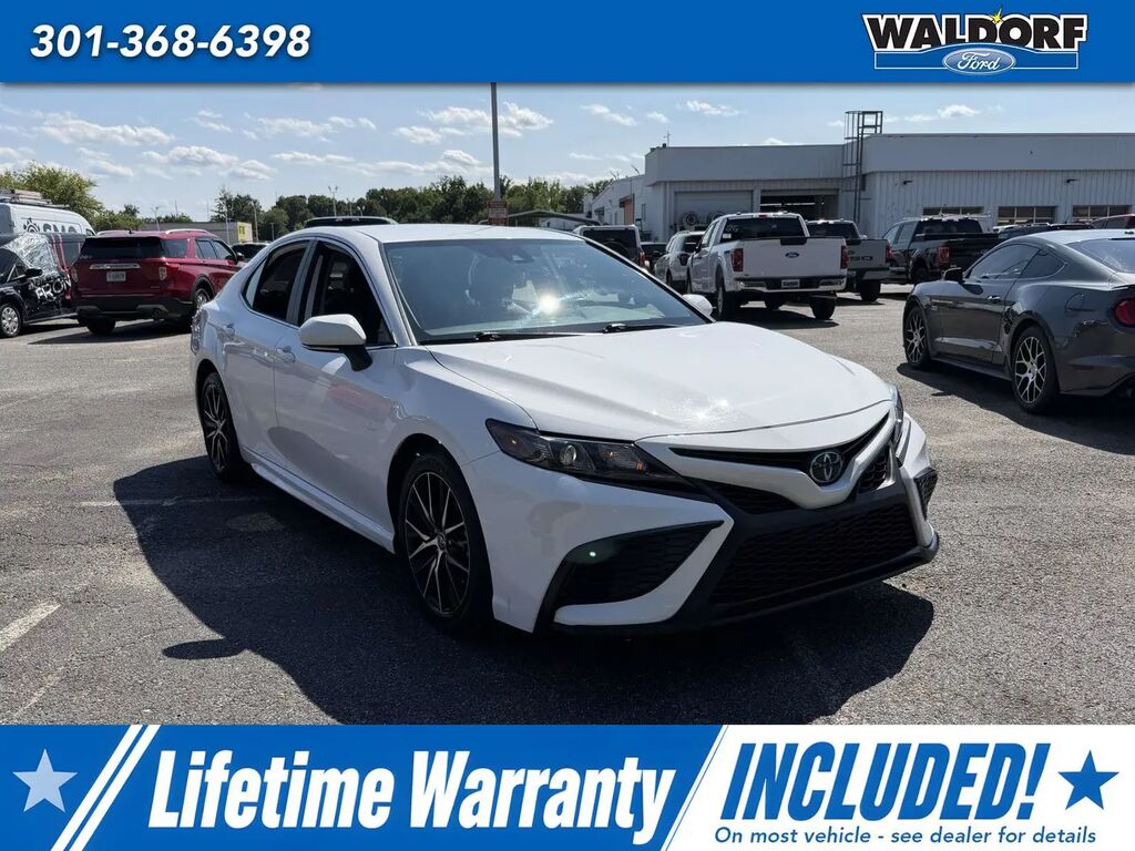 2024 Toyota Camry SE — photo 1 of 14