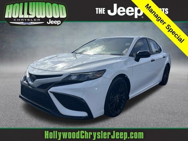 2021 Toyota Camry SE Nightshade — photo 1 of 14