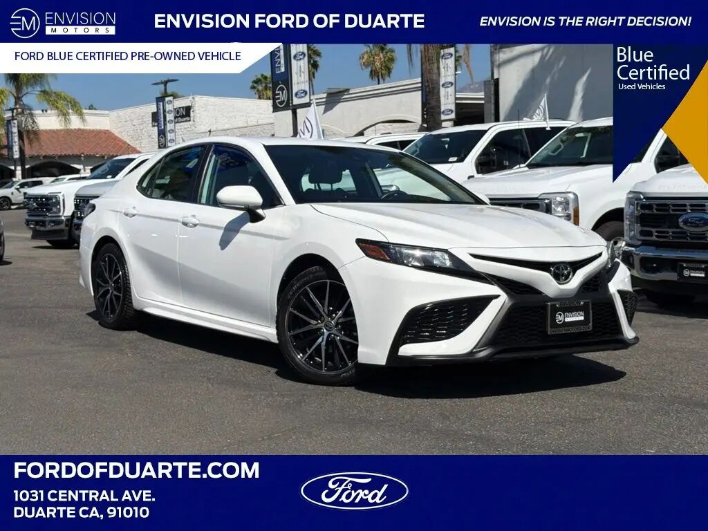 2024 Toyota Camry SE — photo 1 of 13