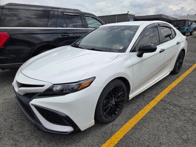 2021 Toyota Camry SE — photo 1 of 1