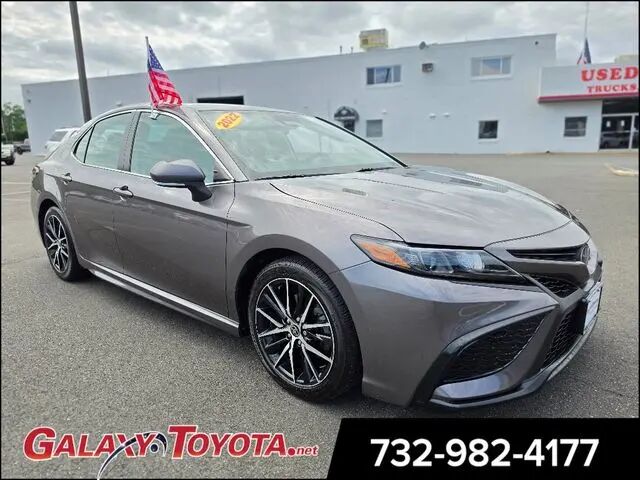 2022 Toyota Camry SE — photo 1 of 26