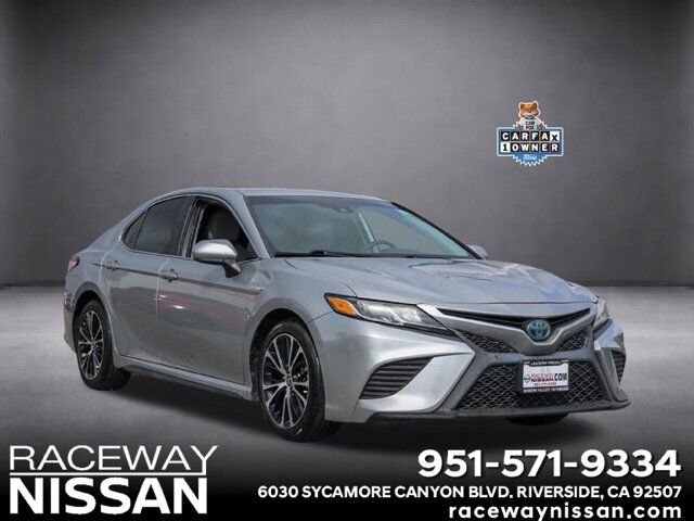 2020 Toyota Camry Hybrid SE