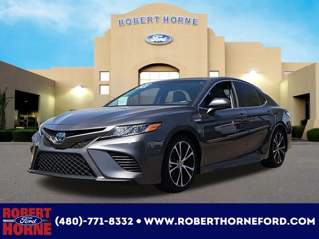 2020 Toyota Camry Hybrid SE — photo 1 of 13