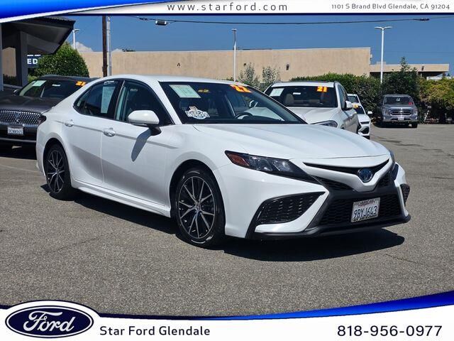 2022 Toyota Camry Hybrid SE — photo 1 of 39
