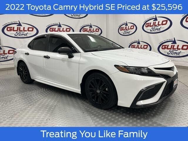 2022 Toyota Camry Hybrid SE