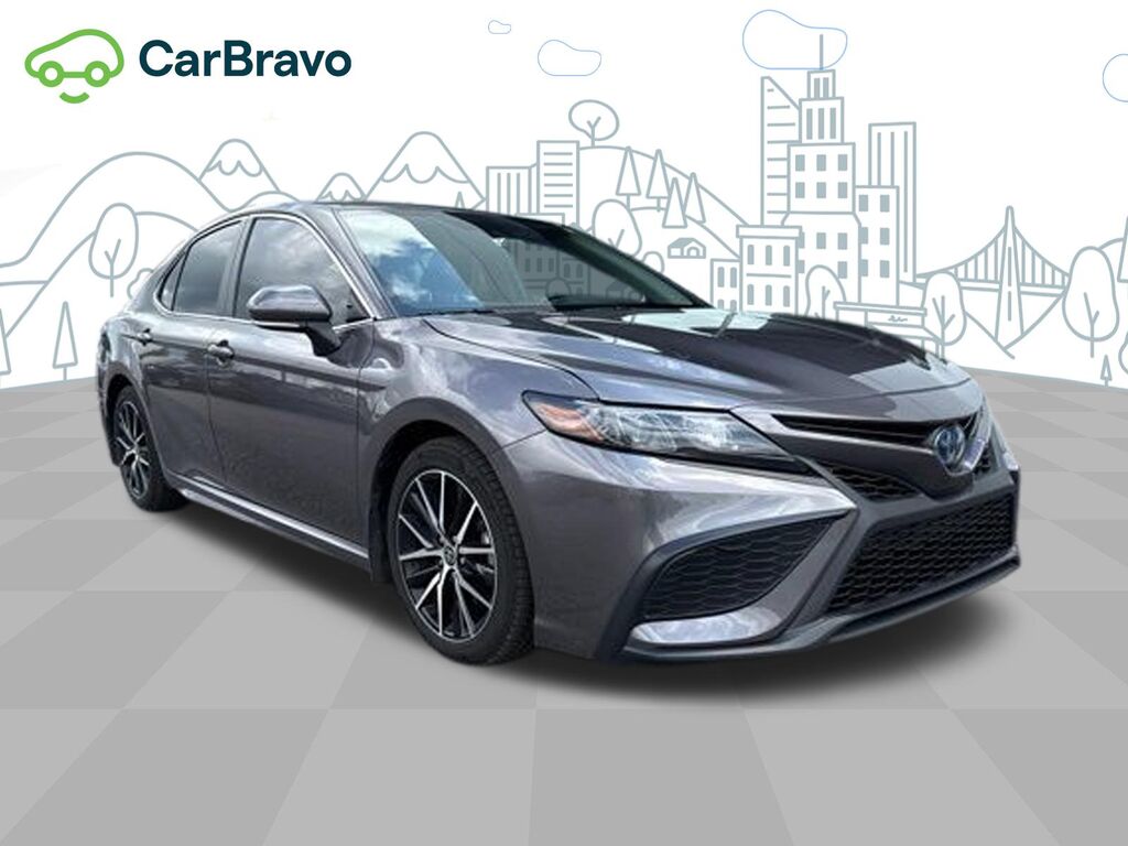 2022 Toyota Camry SE Hybrid — photo 1 of 6