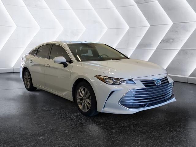 2022 Toyota Avalon Hybrid XLE