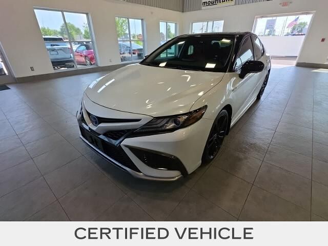 2021 Toyota Camry Hybrid XSE