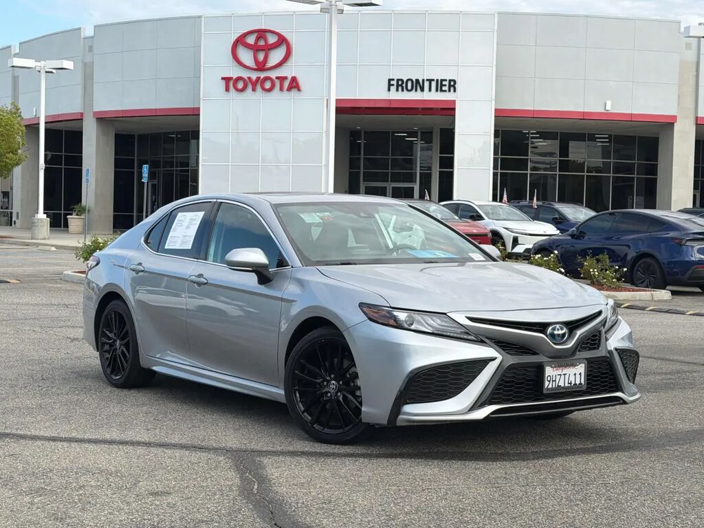2024 Toyota Camry Hybrid XSE — photo 1 of 13
