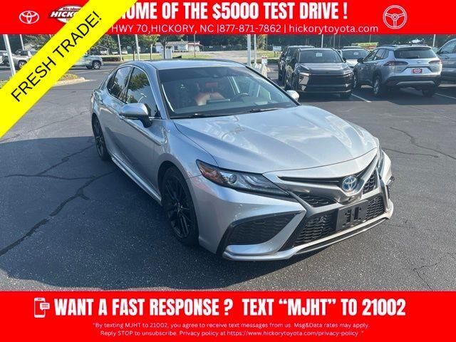 2022 Toyota Camry Hybrid XSE — photo 1 of 12