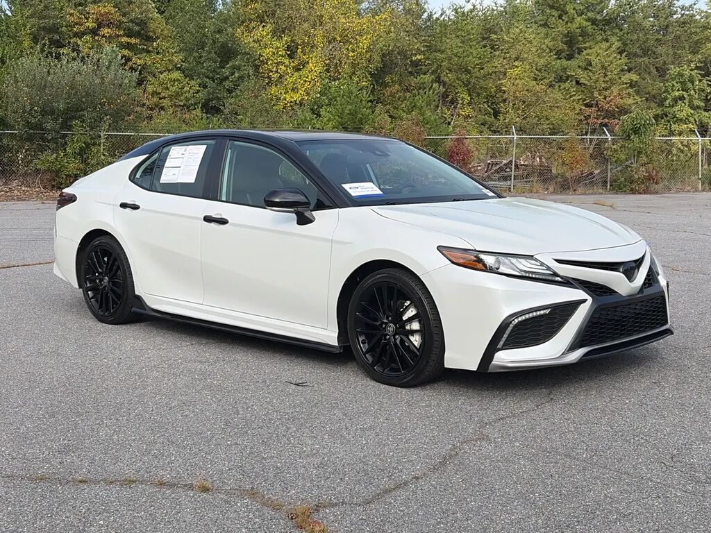 2022 Toyota Camry Hybrid XSE — photo 1 of 13