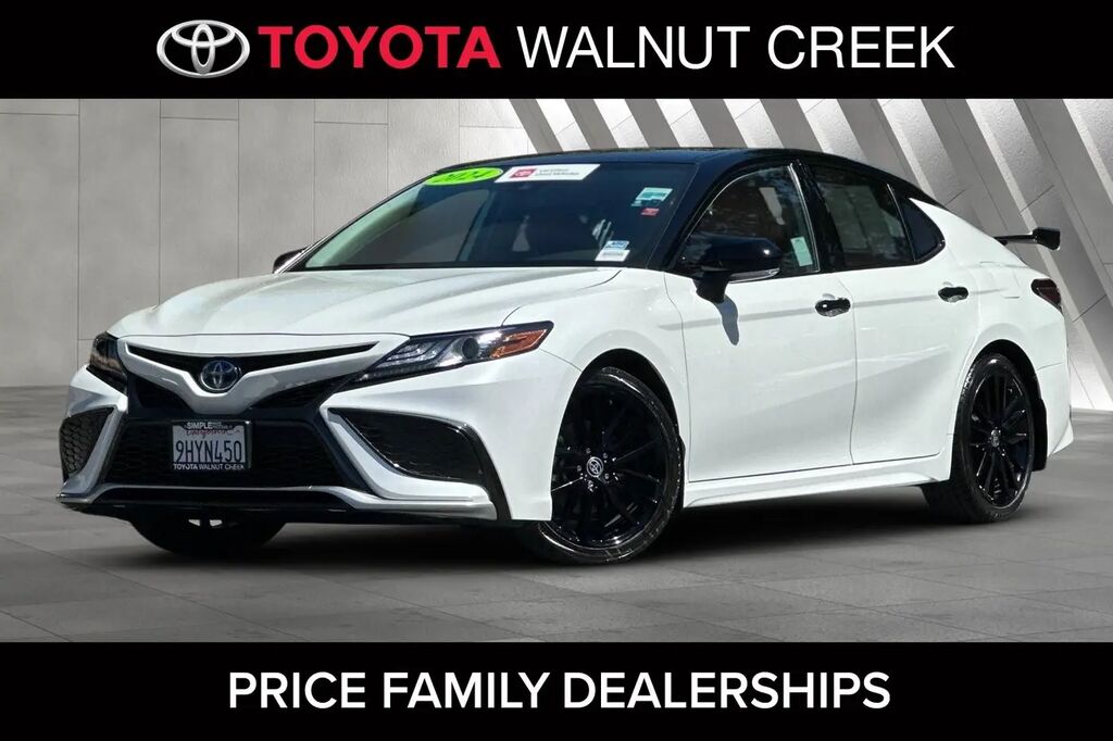 2024 Toyota Camry Hybrid XSE — photo 1 of 9