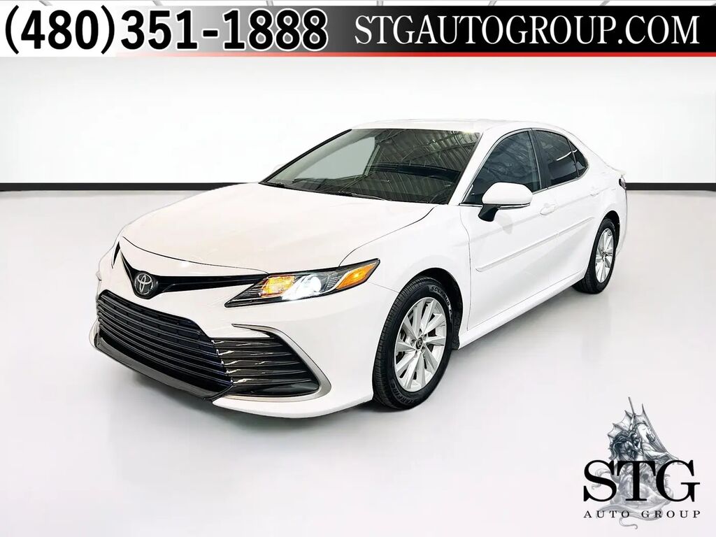 2024 Toyota Camry LE — photo 1 of 13