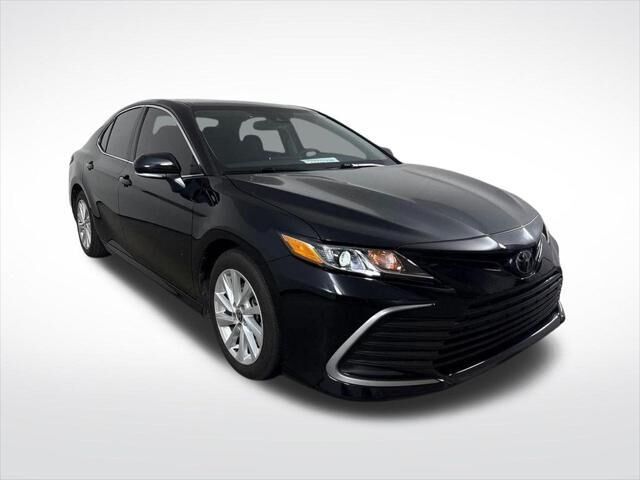2024 Toyota Camry LE — photo 1 of 24