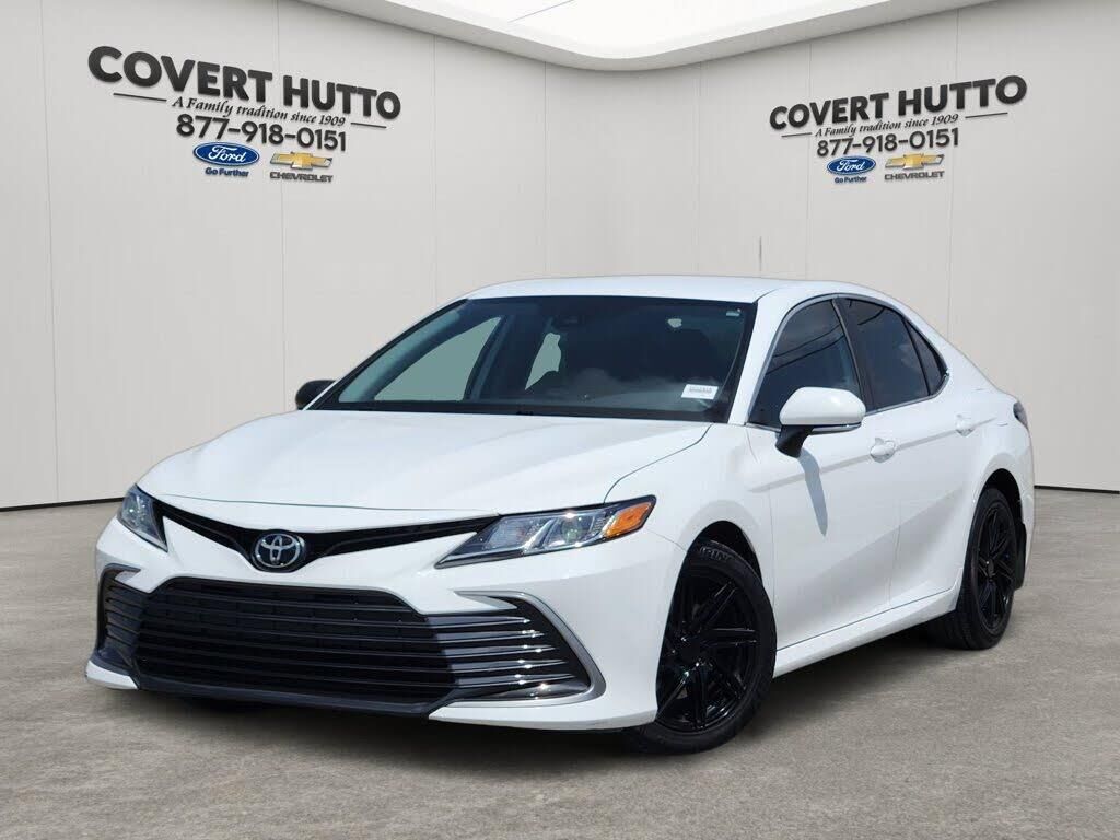 2023 Toyota Camry LE — photo 1 of 15