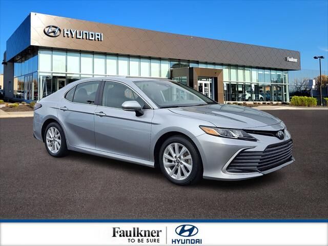 2024 Toyota Camry LE — photo 1 of 13