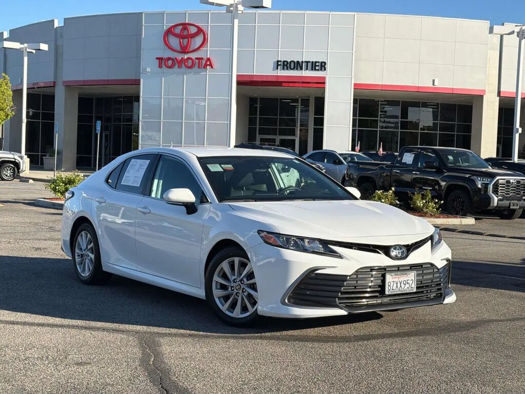2022 Toyota Camry LE — photo 1 of 14