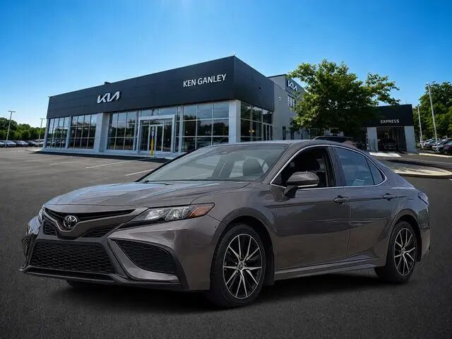 2023 Toyota Camry SE — photo 1 of 21