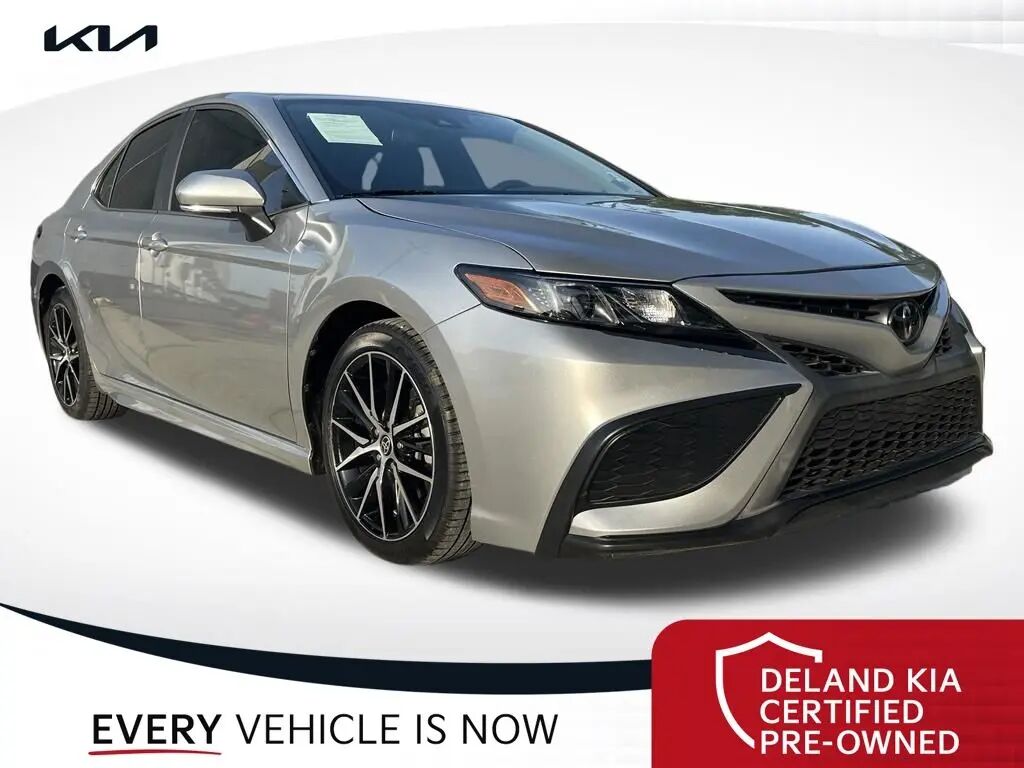 2022 Toyota Camry SE — photo 1 of 13