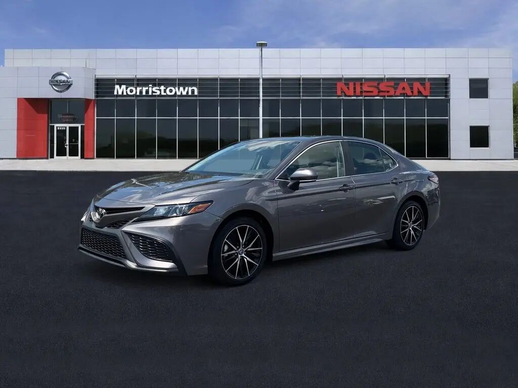 2024 Toyota Camry SE — photo 1 of 27