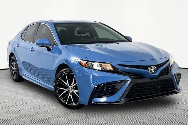 2024 Toyota Camry SE — photo 1 of 17