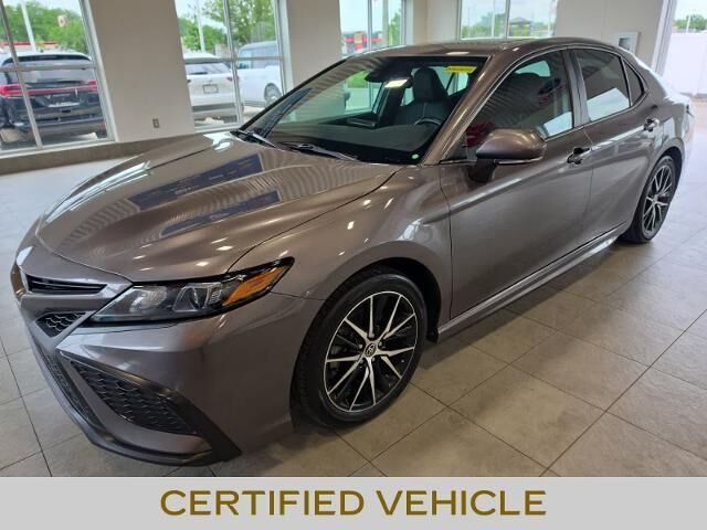 2024 Toyota Camry SE — photo 1 of 13