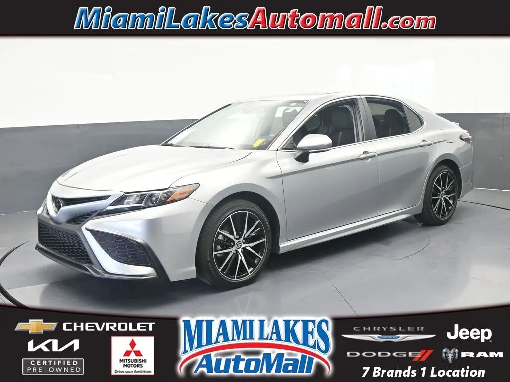 2024 Toyota Camry SE — photo 1 of 7