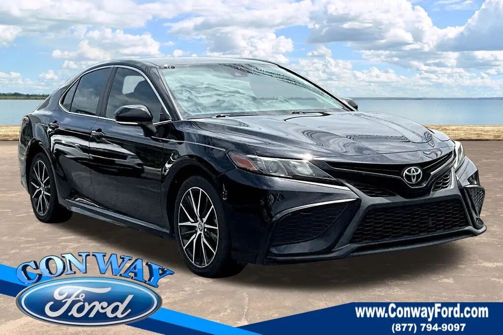 2021 Toyota Camry SE — photo 1 of 11