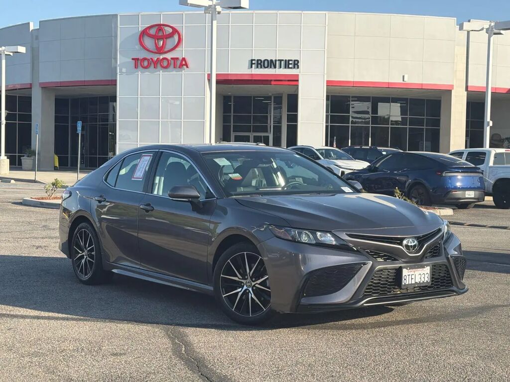 2024 Toyota Camry SE — photo 1 of 13