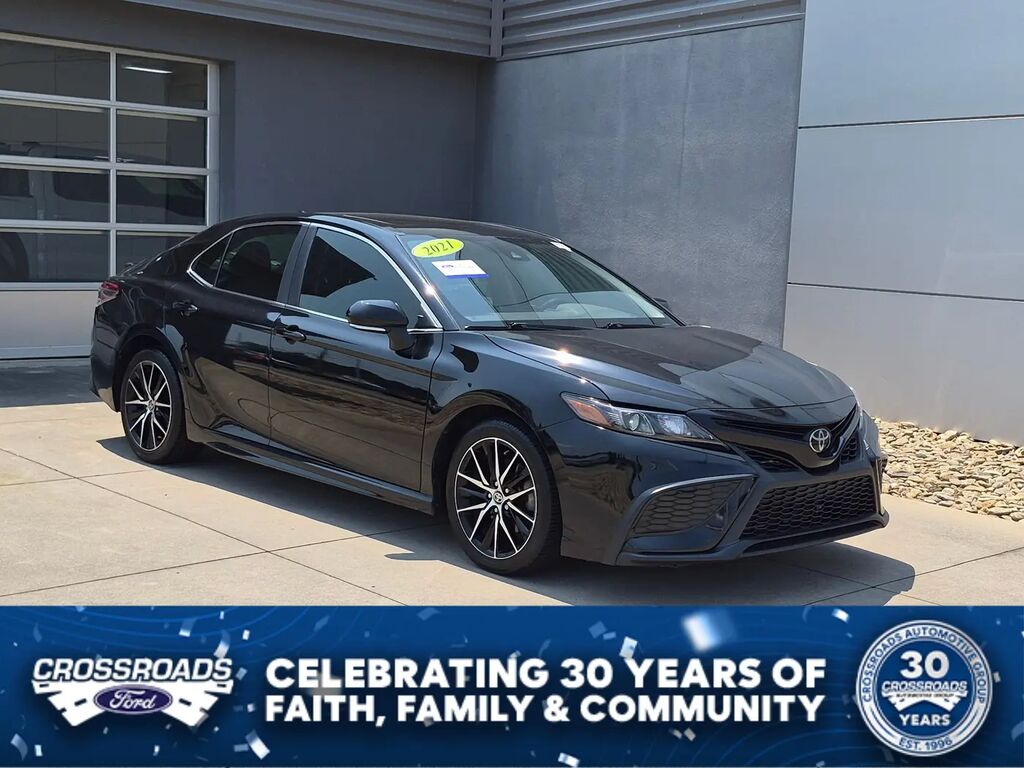 2021 Toyota Camry SE — photo 1 of 38