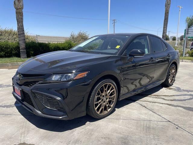 2024 Toyota Camry SE — photo 1 of 13