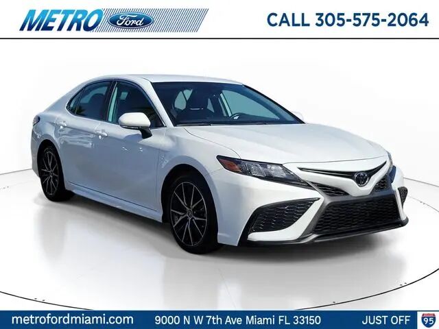 2024 Toyota Camry SE — photo 1 of 26