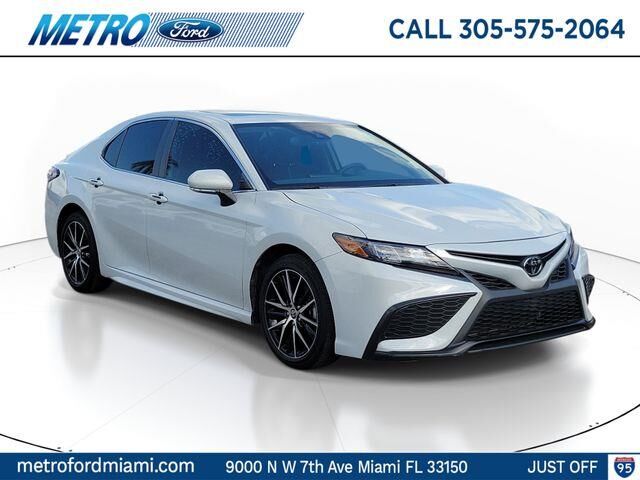 2024 Toyota Camry SE — photo 1 of 26