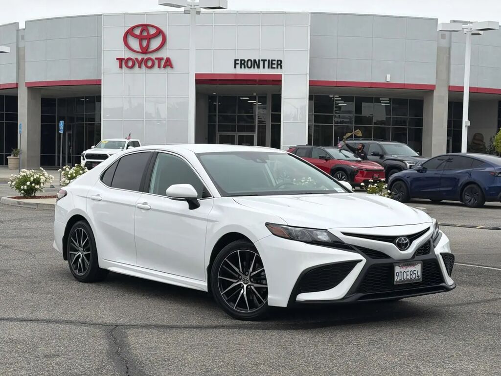 2023 Toyota Camry SE — photo 1 of 13