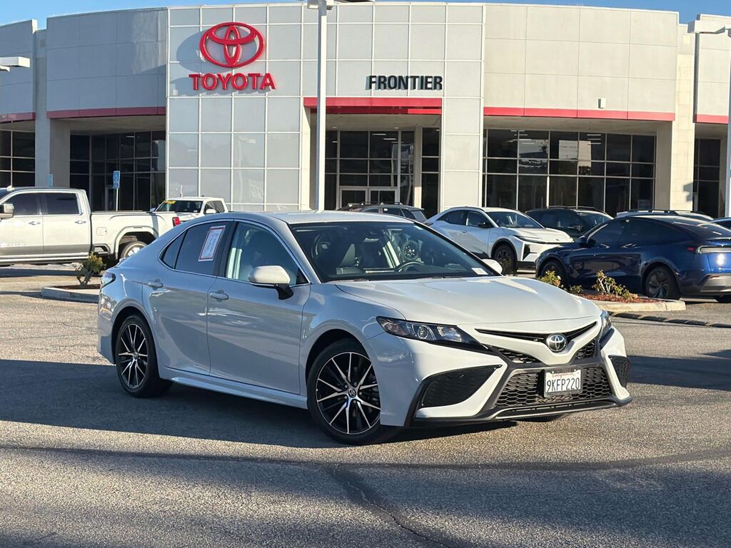 2024 Toyota Camry SE Auto (Natl) — photo 1 of 13