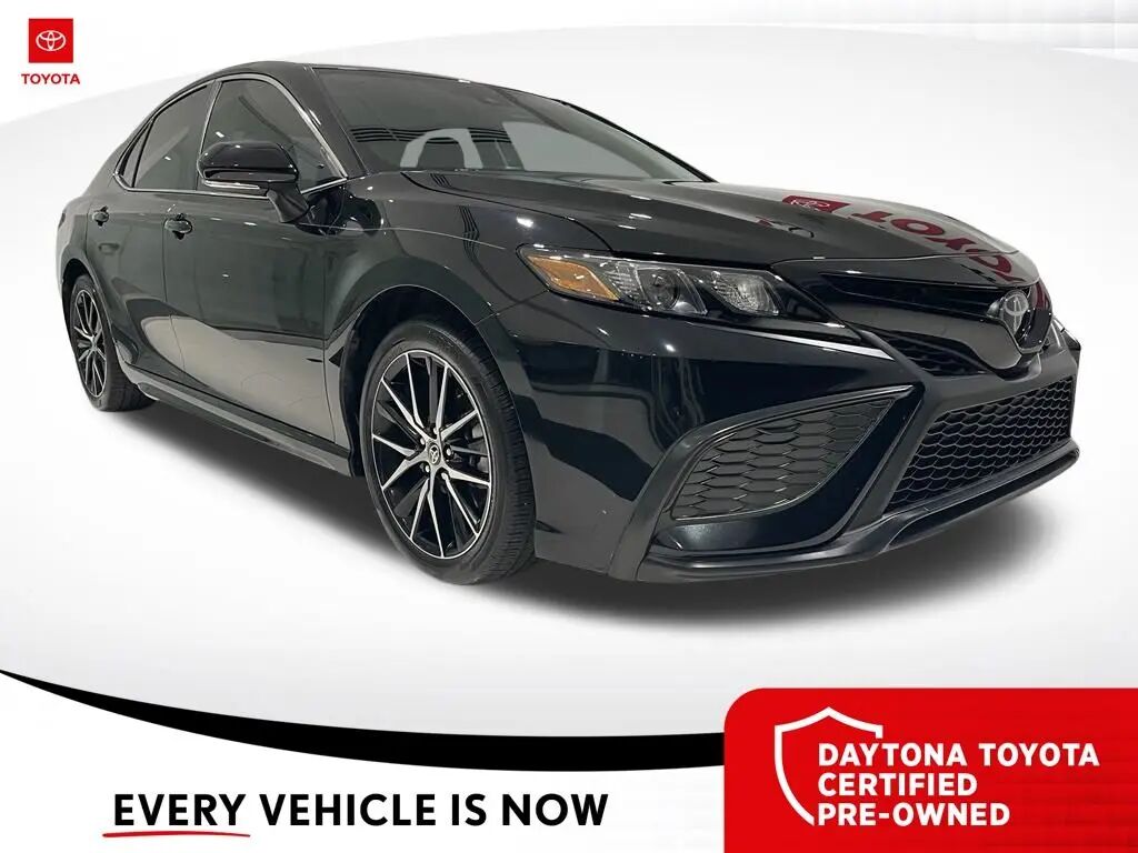 2024 Toyota Camry SE — photo 1 of 13