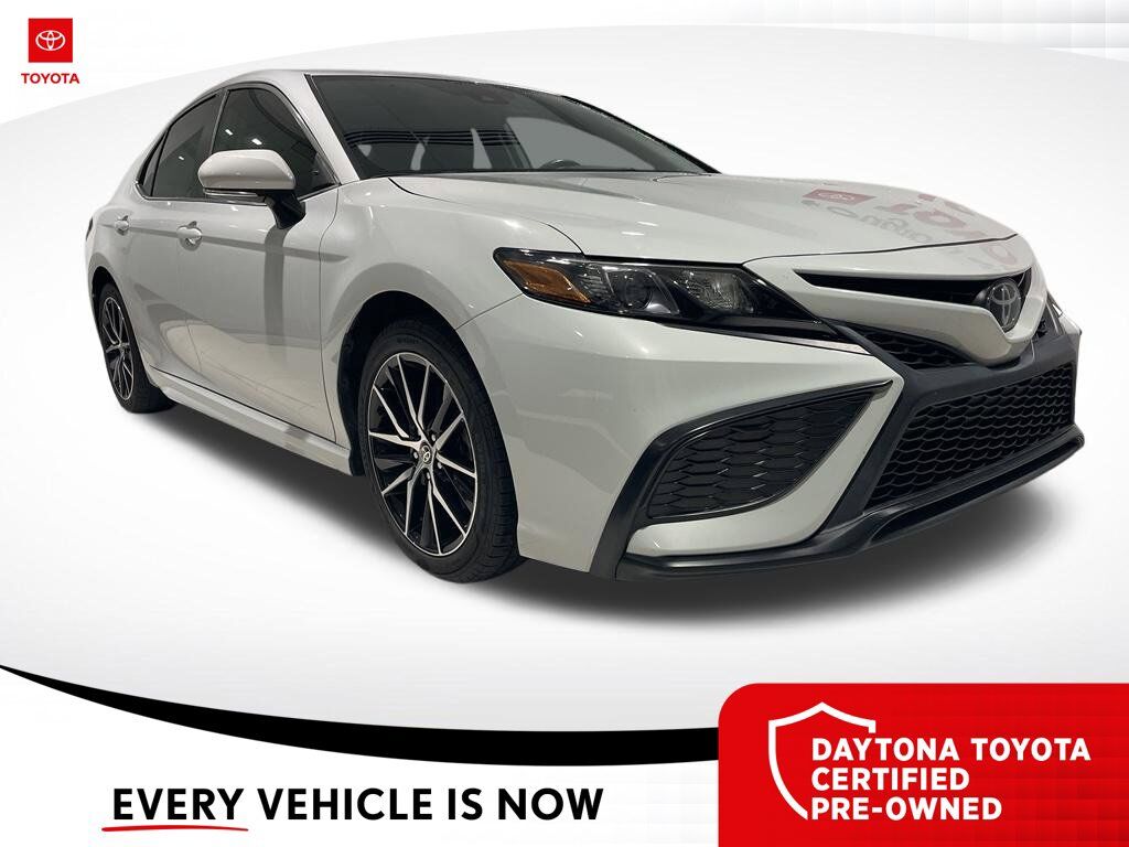 2024 Toyota Camry SE — photo 1 of 10